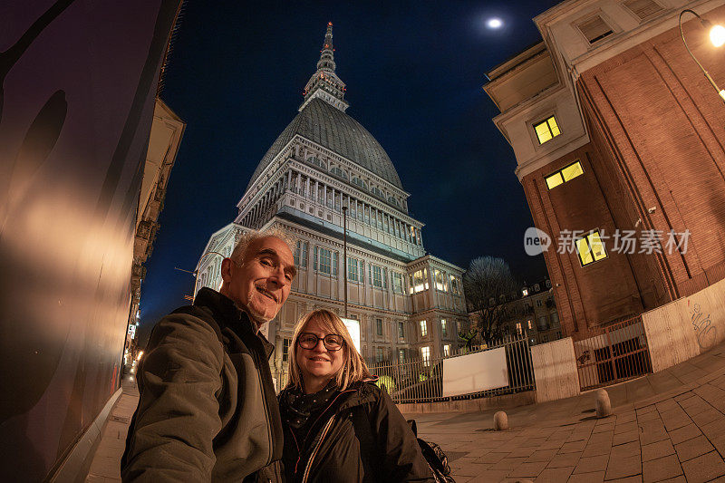 在Mole Antonelliana酒店自拍